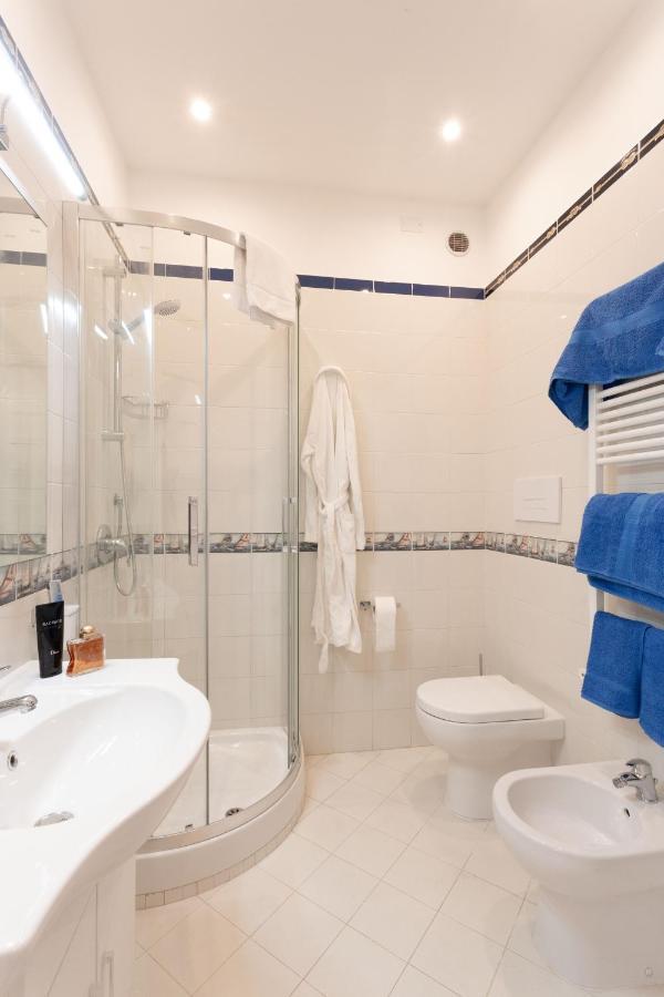 Tofani Apartment - Luminoso Con Terrazzo Panoramico Sorrento Bagian luar foto