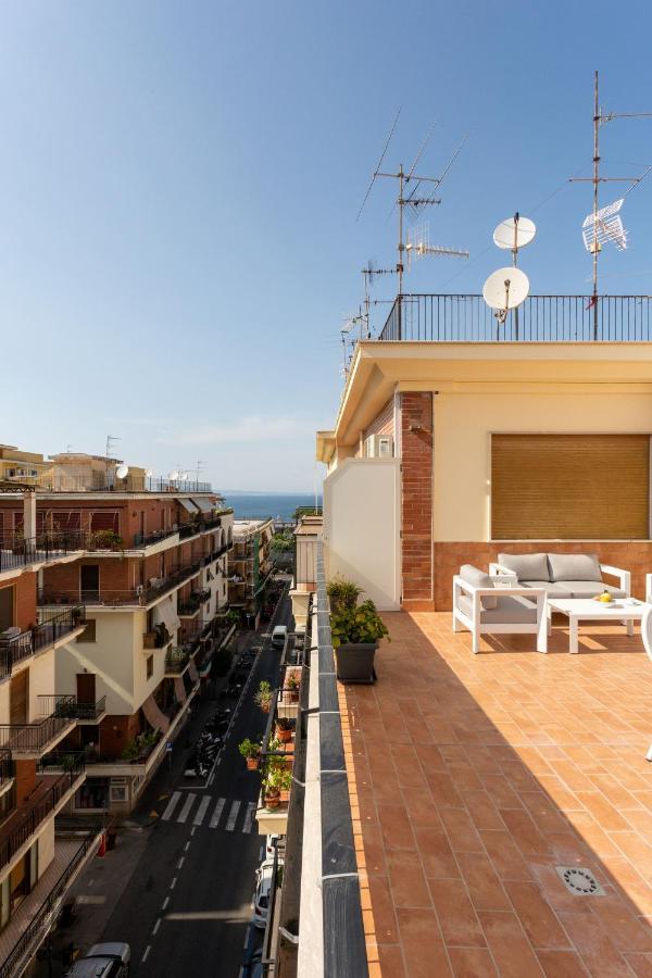 Tofani Apartment - Luminoso Con Terrazzo Panoramico Sorrento Bagian luar foto