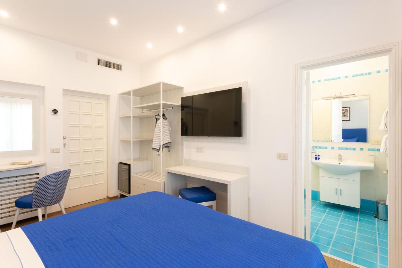 Tofani Apartment - Luminoso Con Terrazzo Panoramico Sorrento Bagian luar foto