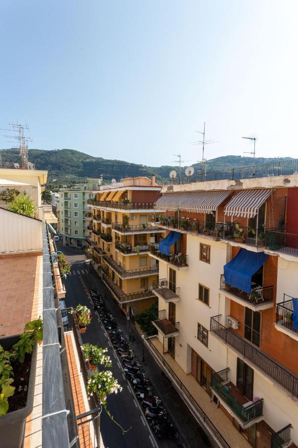 Tofani Apartment - Luminoso Con Terrazzo Panoramico Sorrento Bagian luar foto