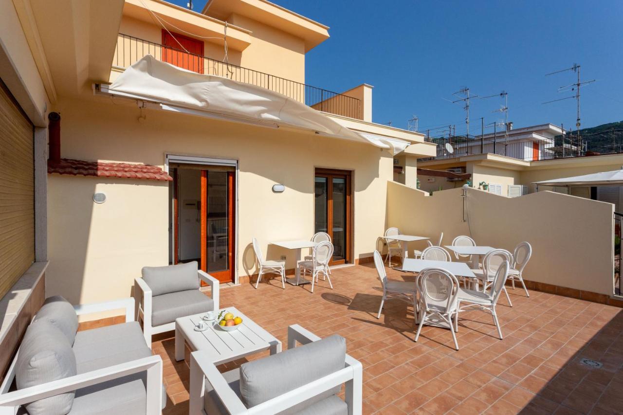 Tofani Apartment - Luminoso Con Terrazzo Panoramico Sorrento Bagian luar foto