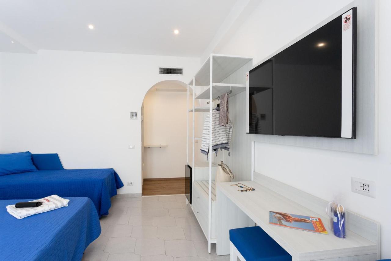 Tofani Apartment - Luminoso Con Terrazzo Panoramico Sorrento Bagian luar foto