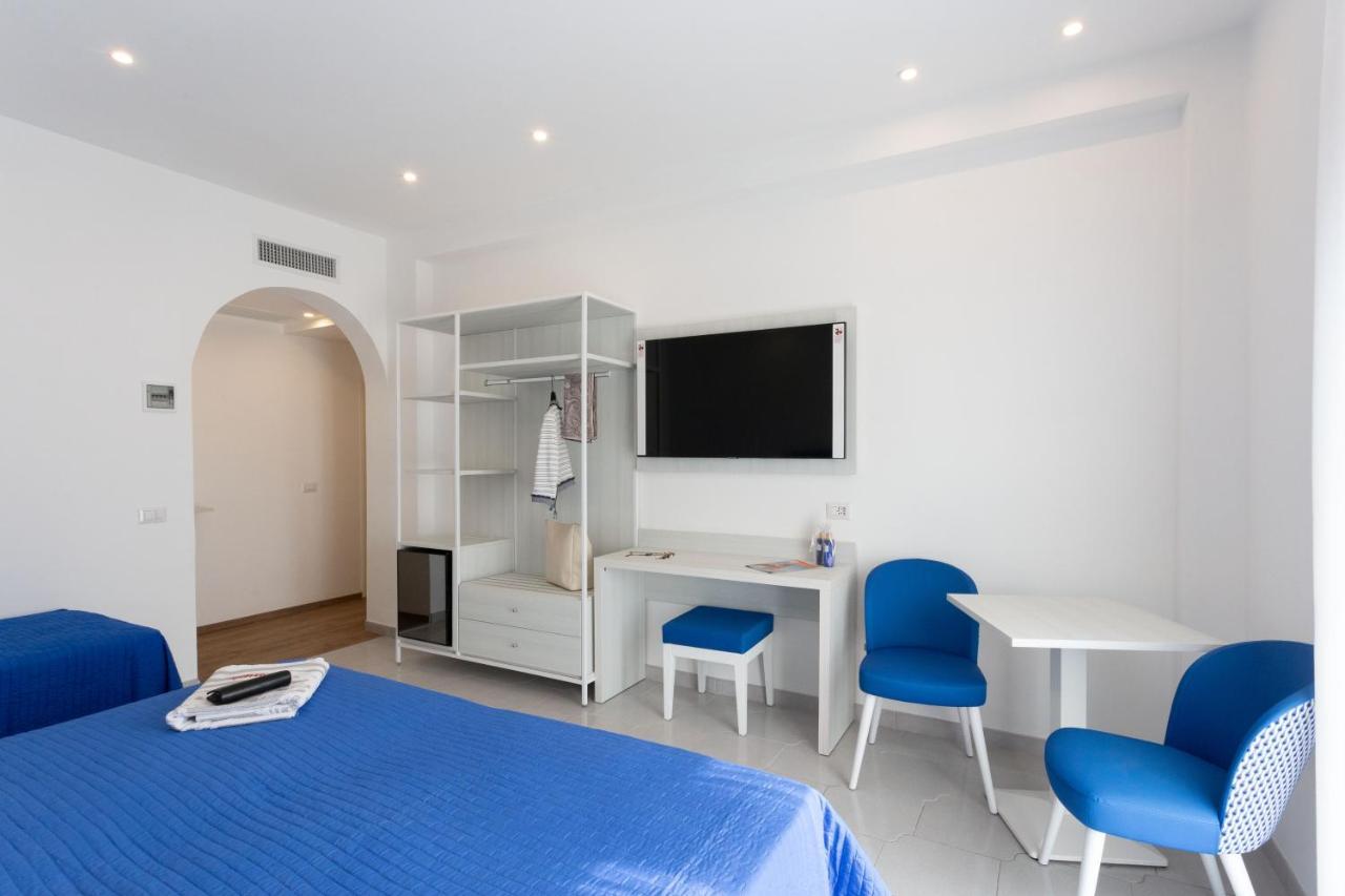 Tofani Apartment - Luminoso Con Terrazzo Panoramico Sorrento Bagian luar foto
