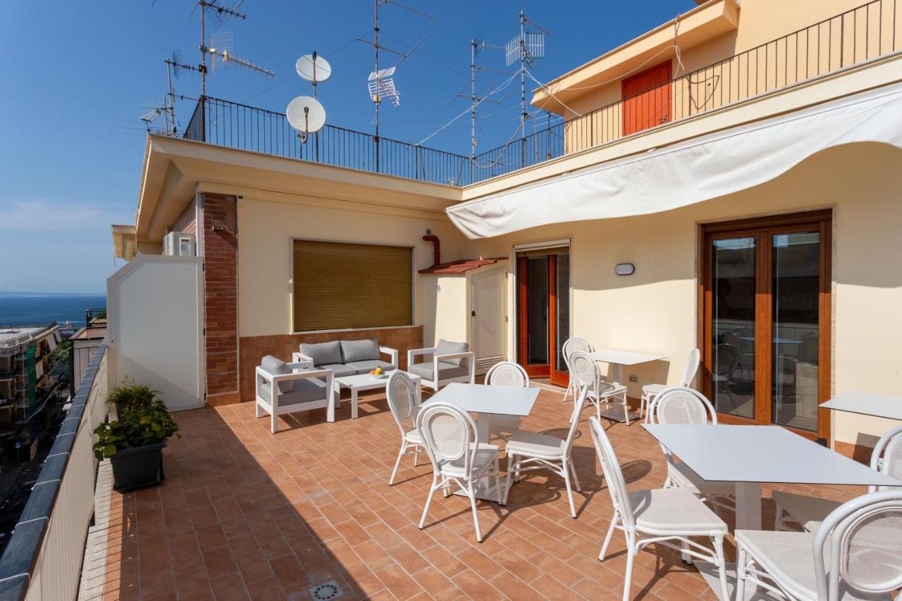 Tofani Apartment - Luminoso Con Terrazzo Panoramico Sorrento Bagian luar foto